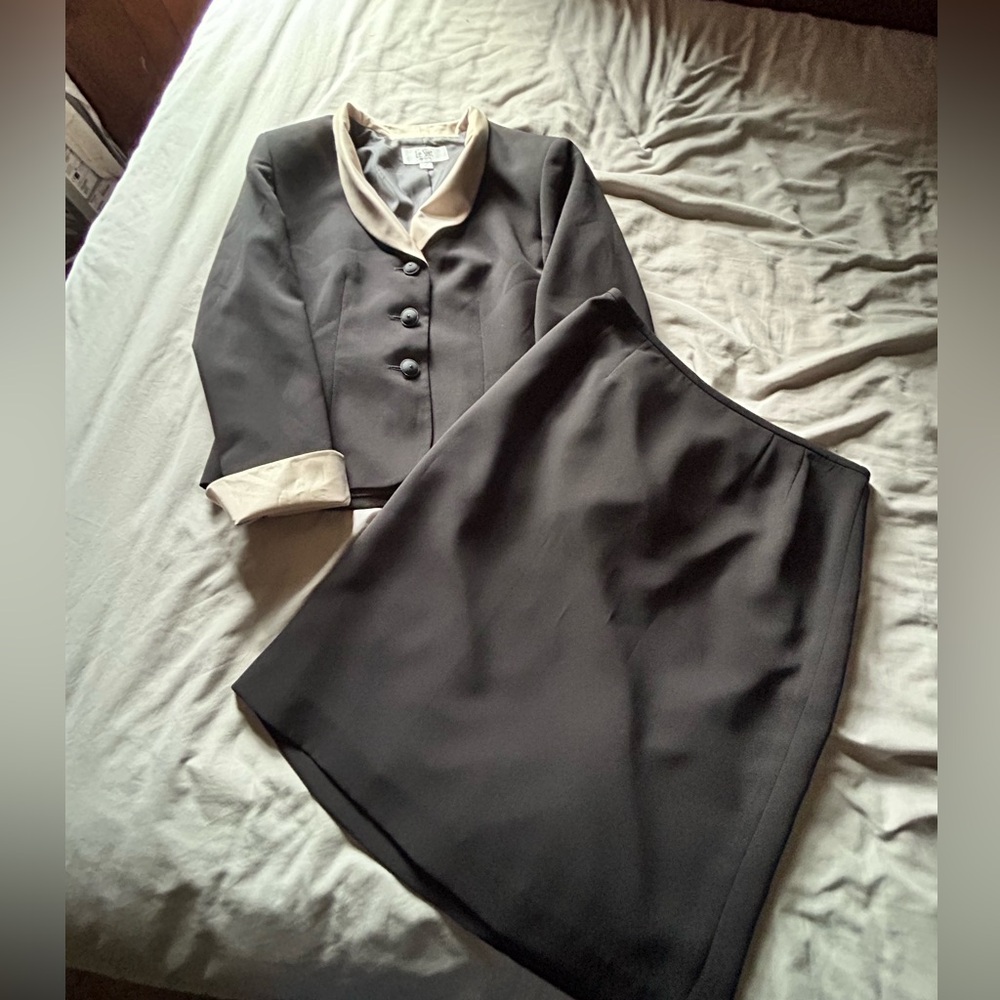 Women's Le Suit Black and Cream Color Suit With Skirt